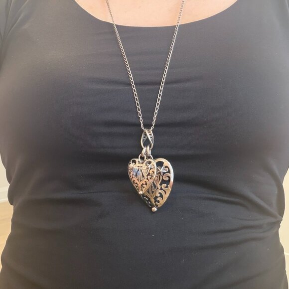 GUCCI 2 Heart Crests Pendant in aged sterling silver - Picture 4 of 6